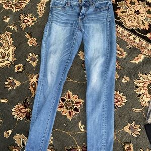 AMERICAN EAGLE BLUE LOW WAISTED JEANS
